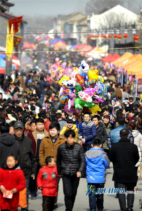 Temple fair attracts crowds in Suqian