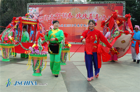 Intangible cultural heritage show staged in Zhenjiang
