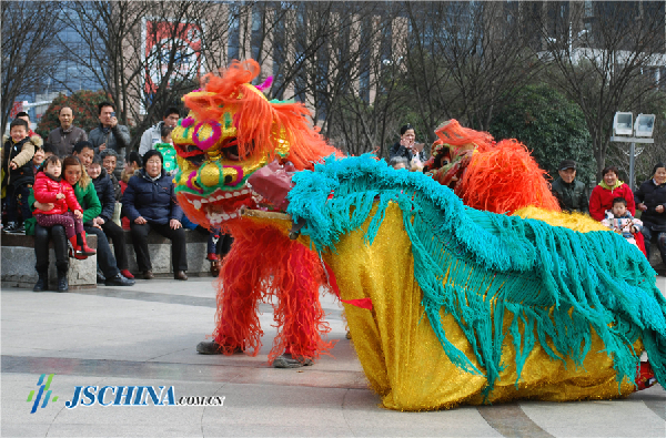 Intangible cultural heritage show staged in Zhenjiang