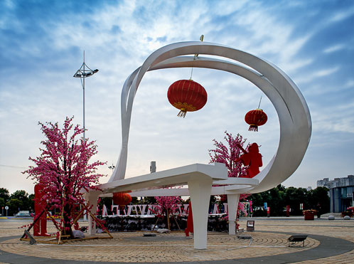 Vibrant Sculptures on Ligongdi