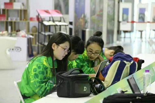 Glitter in the light of youth