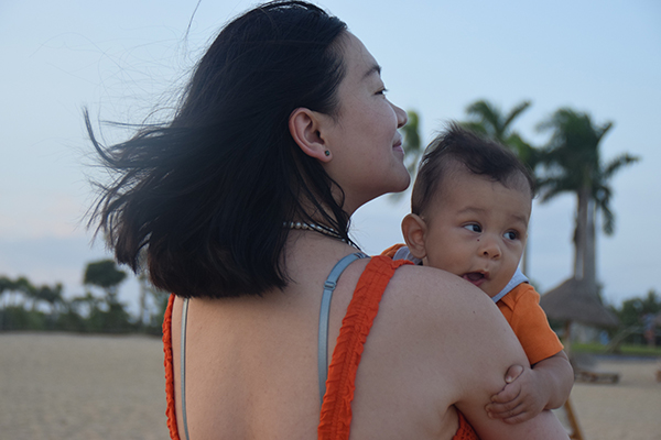 International travelers enjoy family trips to Sanya