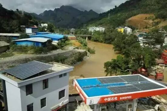 中石化南溪加油站選用漢能柔性薄膜發電屋頂