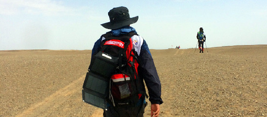 3小時(shí)充滿iPhone 6P漢能推出太陽(yáng)能發(fā)電紙M12