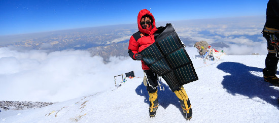 3小時(shí)充滿iPhone 6P漢能推出太陽(yáng)能發(fā)電紙M12