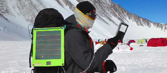 3小時(shí)充滿iPhone 6P漢能推出太陽(yáng)能發(fā)電紙M12