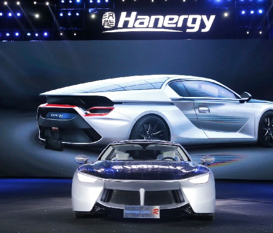 漢能發布全太陽能動力汽車，李河君自駕巡游全場