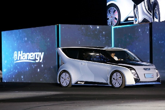 漢能發布全太陽能動力汽車，李河君自駕巡游全場