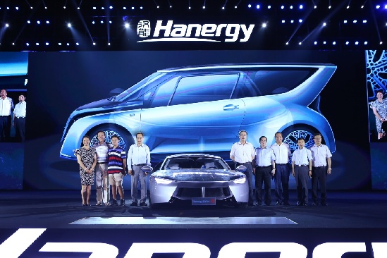 漢能發布全太陽能動力汽車，李河君自駕巡游全場