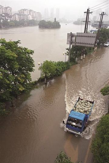 Jiangsu raises emergency flood control response level