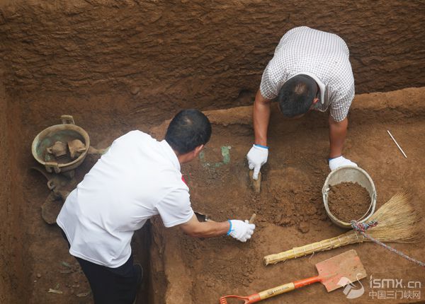 Tomb complex reveals ancient relics in Henan province