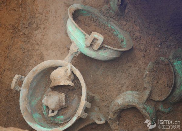 Tomb complex reveals ancient relics in Henan province