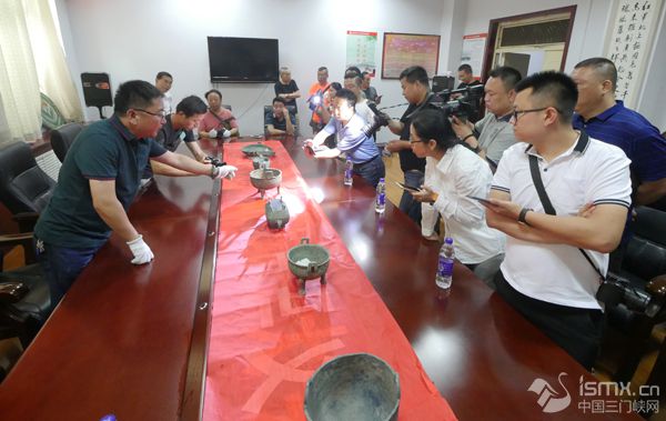 Tomb complex reveals ancient relics in Henan province