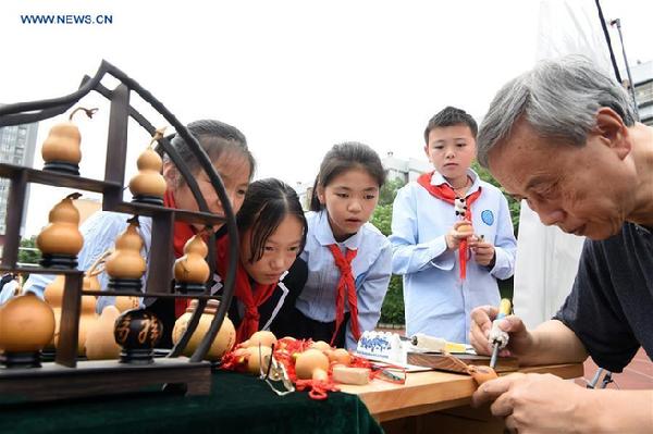 School promotes intangible cultural heritages in Chongqing