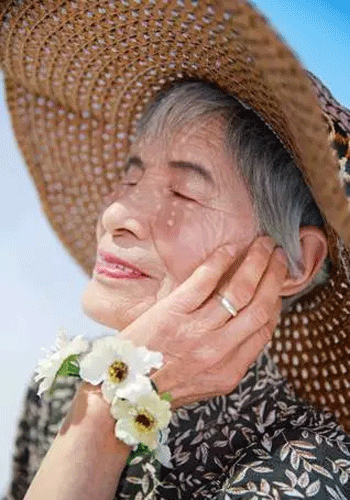 82-year-old fashionista inspires youth