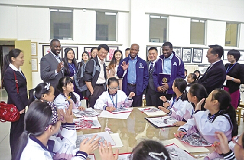 Lincoln University delegates visit Liangjiang Middle School
