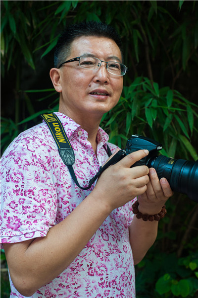Photographer captures life in ‘City of Bridges’