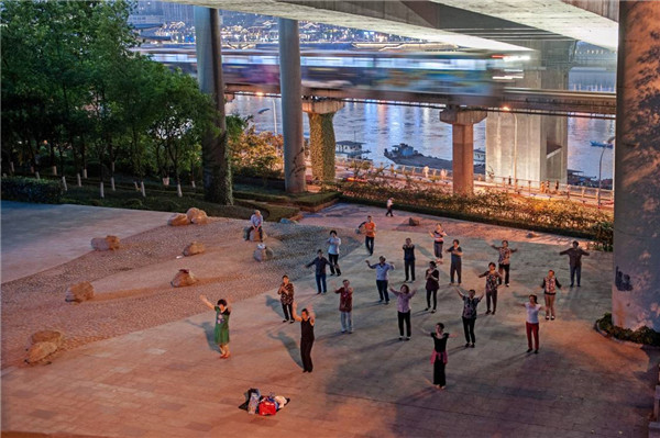 Photographer captures life in ‘City of Bridges’