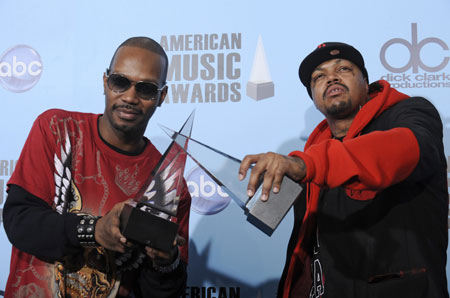 Juicy J (L) and DJ Paul of Three 6 Mafia at the 2008 American Music Awards