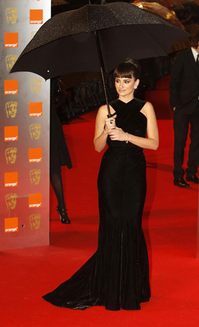 Penelope Cruz arrives for the 2009 BAFTA awards ceremony in London