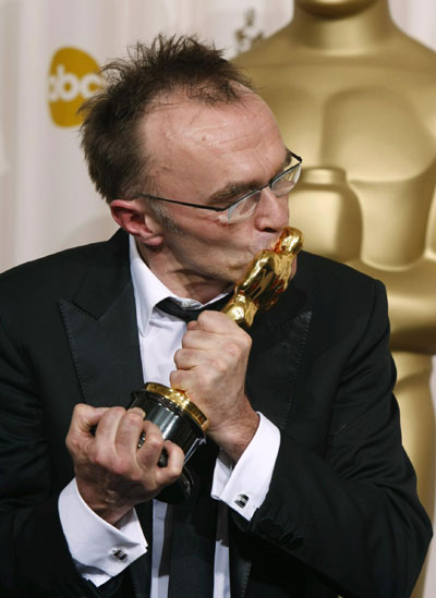 Danny Boyle kisses best director Oscar at 81st Academy Awards