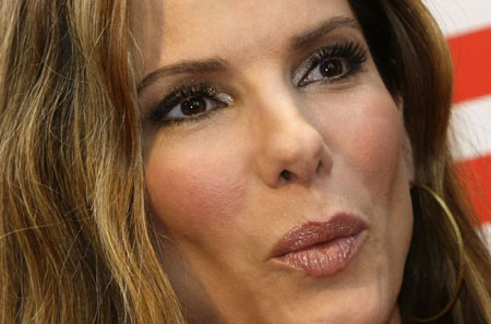 Sandra Bullock and Reynolds arrive for German film premiere of