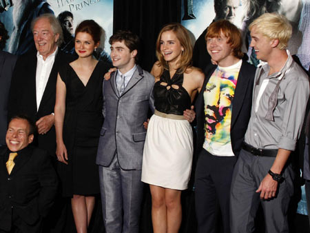 Cast members at premiere of