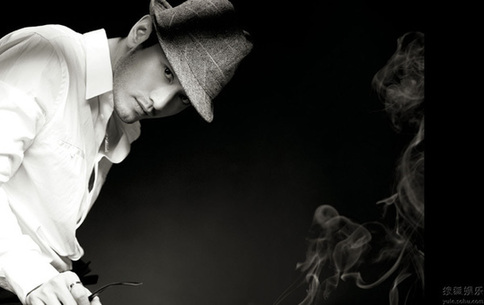 Huang Xiaoming's high profile in Men's style