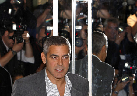 Clooney,Cindy Crawford at world premiere of film