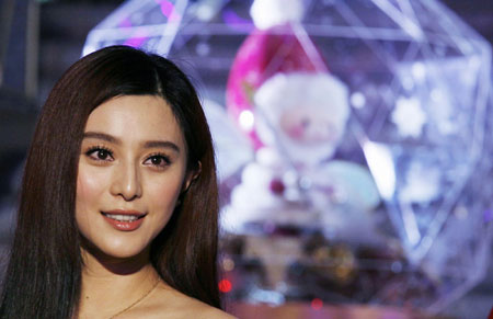 Fan Bingbing attends Christmas lighting ceremony in Hong Kong