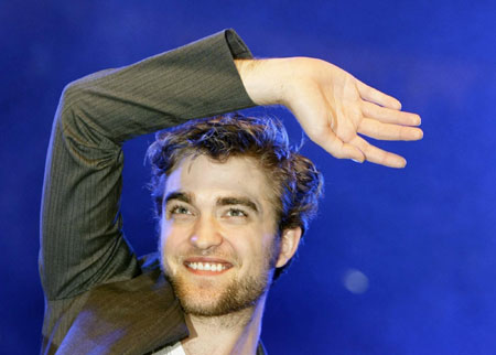 Robert Pattinson promotes film