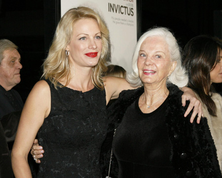 Celebs arrive at L.A. premiere of Clint Eastwood's film