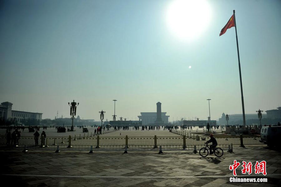 Home-bound workers ease crowding in Beijing