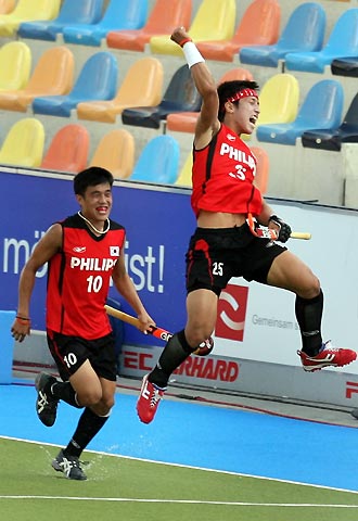 South Korea's Jong Hyun Jang (R) and Hyo Sik You celebrate after scoring against India during their Men's Field Hockey World Cup match at the Warsteiner Hockey Park stadium in Moenchengladbach September 11, 2006. South Korea won the game 2-1.