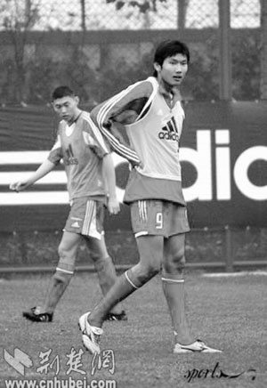 Yang invited to train at England's Bolton