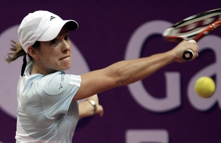 Henin labor past 2nd round of Paris Open