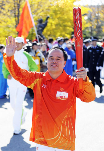 Asiad torch relay continues in NE China's Changchun