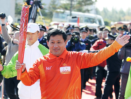 Asiad torch relay continues in NE China's Changchun