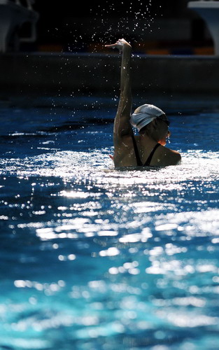 Chinese synchronized swimming team prepares for the Games