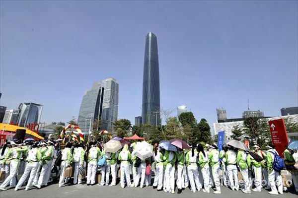 Asian Games: volunteers, performers and tourists