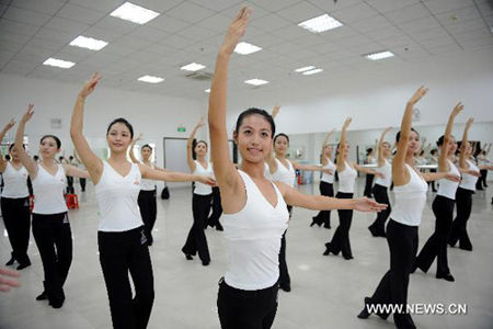 Volunteers for Asian Games receive training