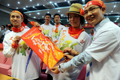 Volunteers take oath before heading for Games