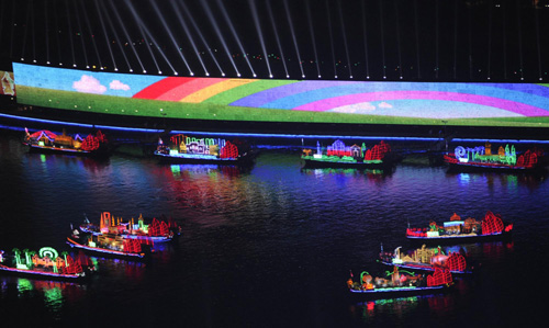 Boat parade kicks off Asian Games' opening night