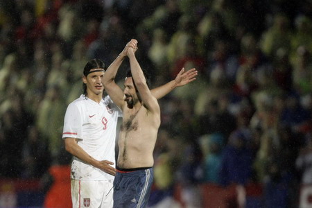 Serbia plays friendly match with Poland ahead of Cup