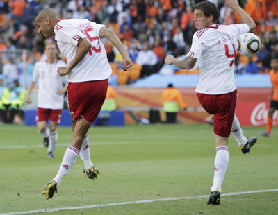 Netherlands beat Denmark 2-0