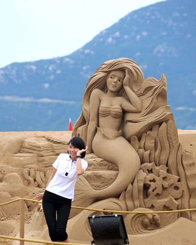 About 60 sculptures of Disney figures were showcased at a Disney-themed exhibition that opened in Zhoushan city, East China's Zhejiang province on Saturday. Disney-themed sand sculptures displayed in E China
