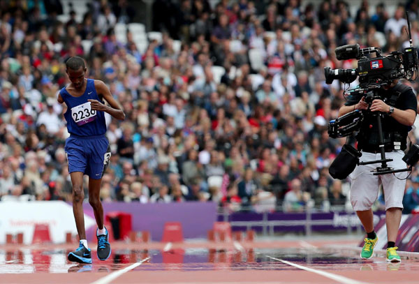 Lonely last finisher shivers world