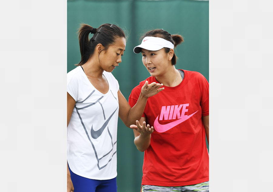 Chinese athletes attend training session of tennis in Rio