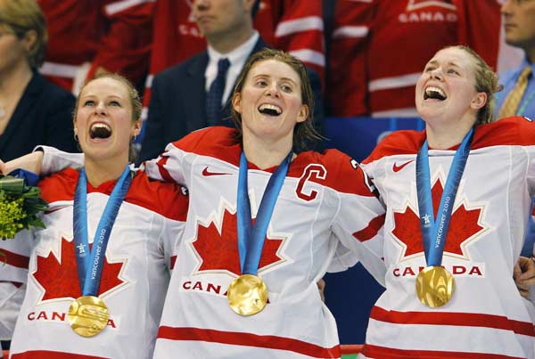 Hockey player Wickenheiser named Canada's flag bearer at Sochi