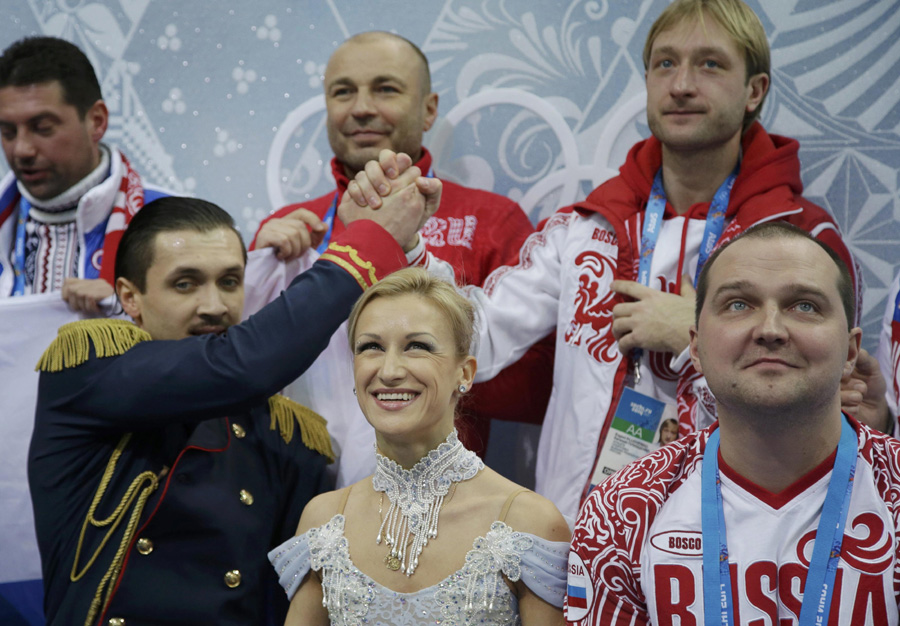 Russia leads at figure skating team event